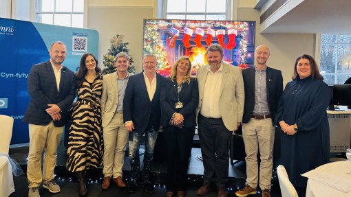 A group of alumni who contributed to the event 