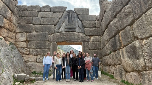 Group photo with Clare Manning with colleagues from the The Art and Archaeology of Bronze Age Greece filed school