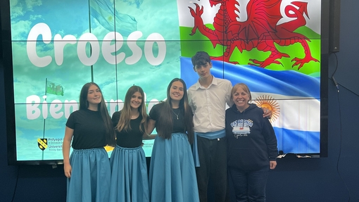 Image of students from Patagonia visiting the Carmarthen Campus 