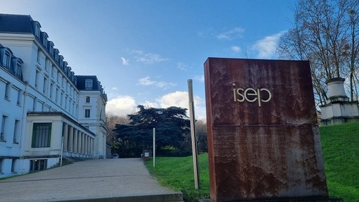 Y tu allan i adeilad yr Institut Supérieur d’Electronique de Paris (ISEP)