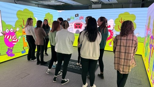 A group of students in the immersive rooms