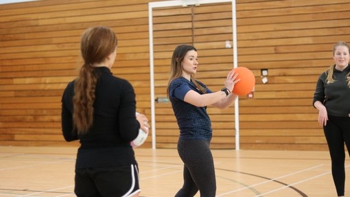 Hannah Poole holding a netball ball in a training session