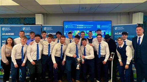 UWTSD Men's Football Team line up