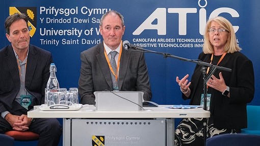 symposium-panel-session