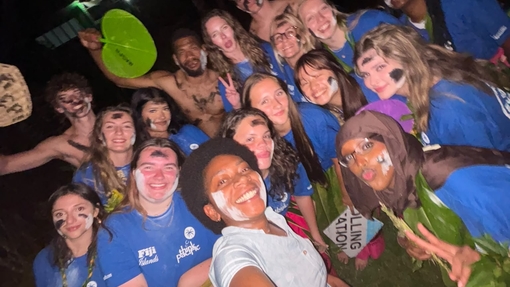 Niamh McAuliffe and fellow students on the Think Pacific volunteering programme