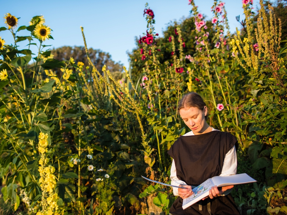 Holly Slingsby doing art in nature