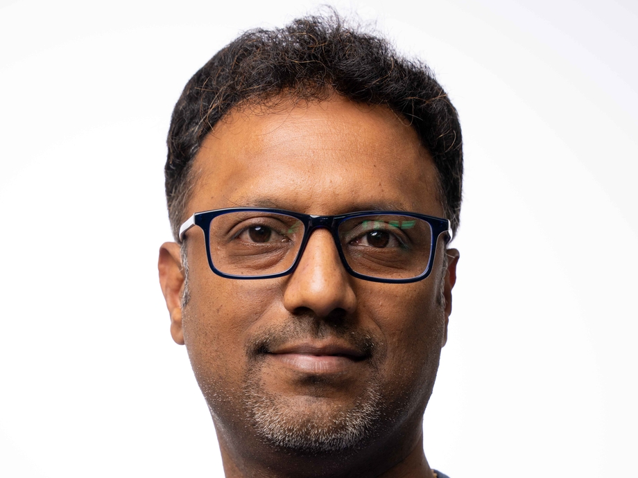 Suresh Shanmugasundaram headshot