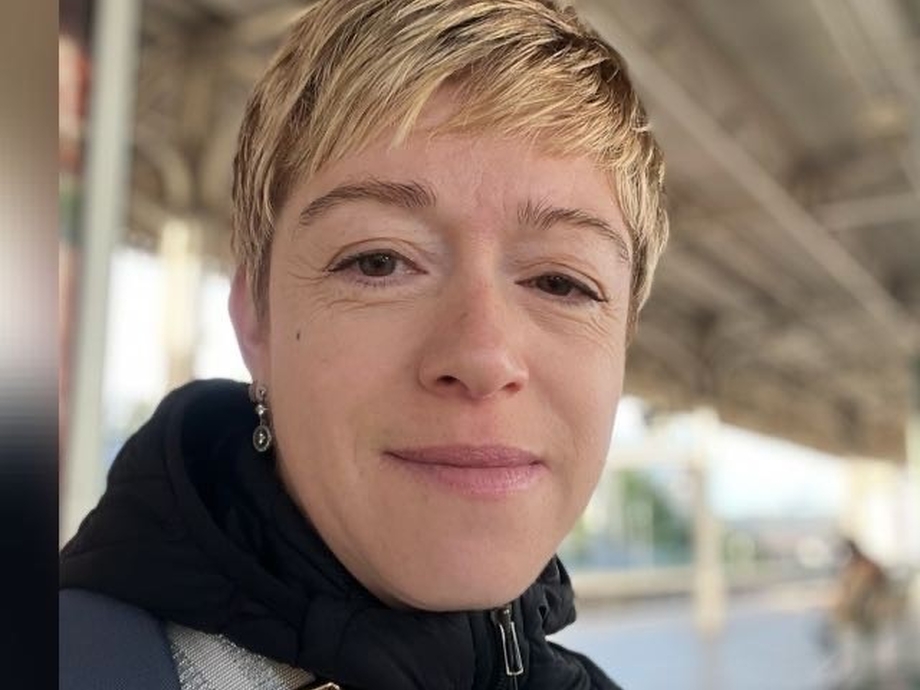 Lara Hopkinson Headshot