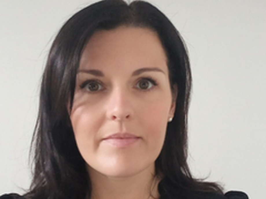 Laura Knight Headshot