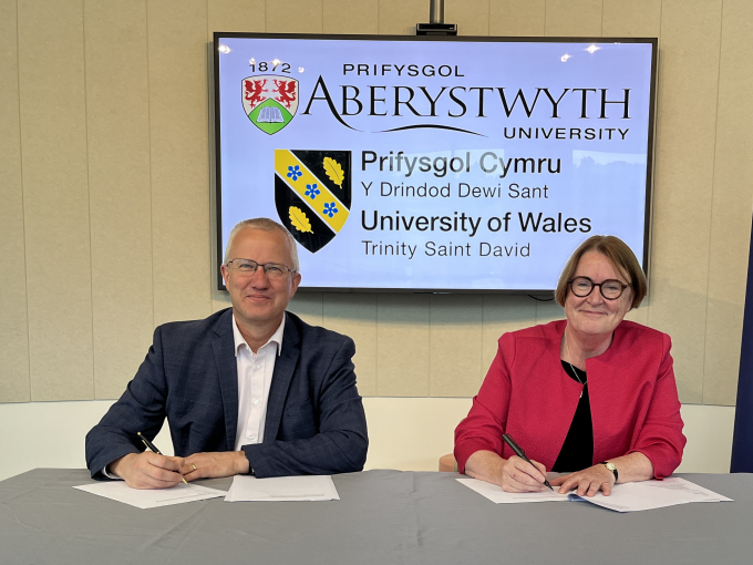 Professor Jon Timms and Prof Elwen Evans sign MOU to support professional learning in schools