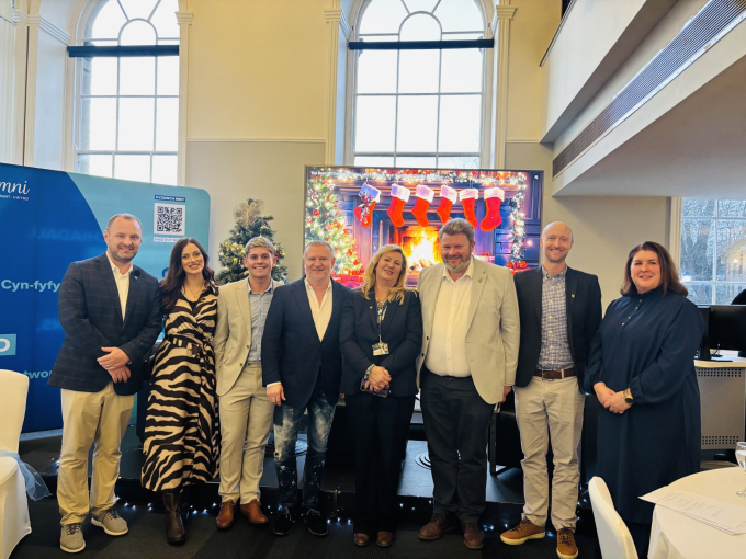 A group of alumni who contributed to the event 