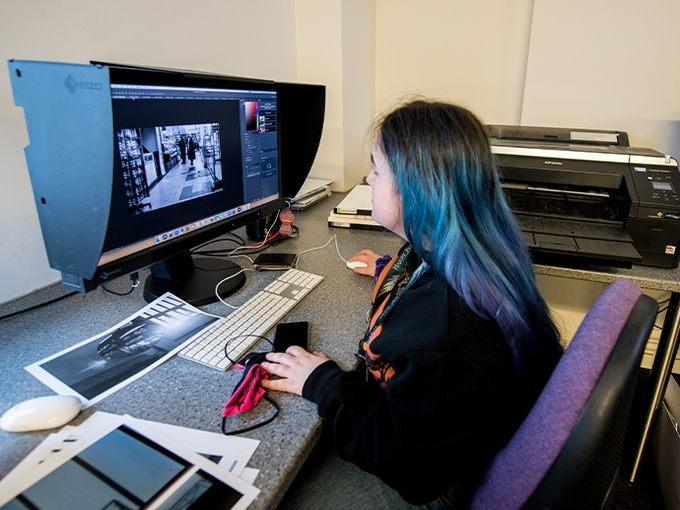 student using the digital printing room
