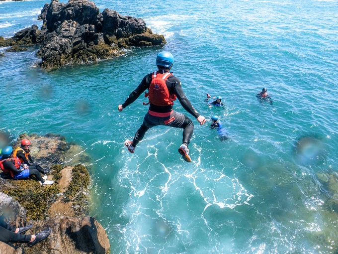 students coasteering
