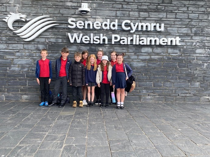 Cardigan School Pupils outside the Senedd