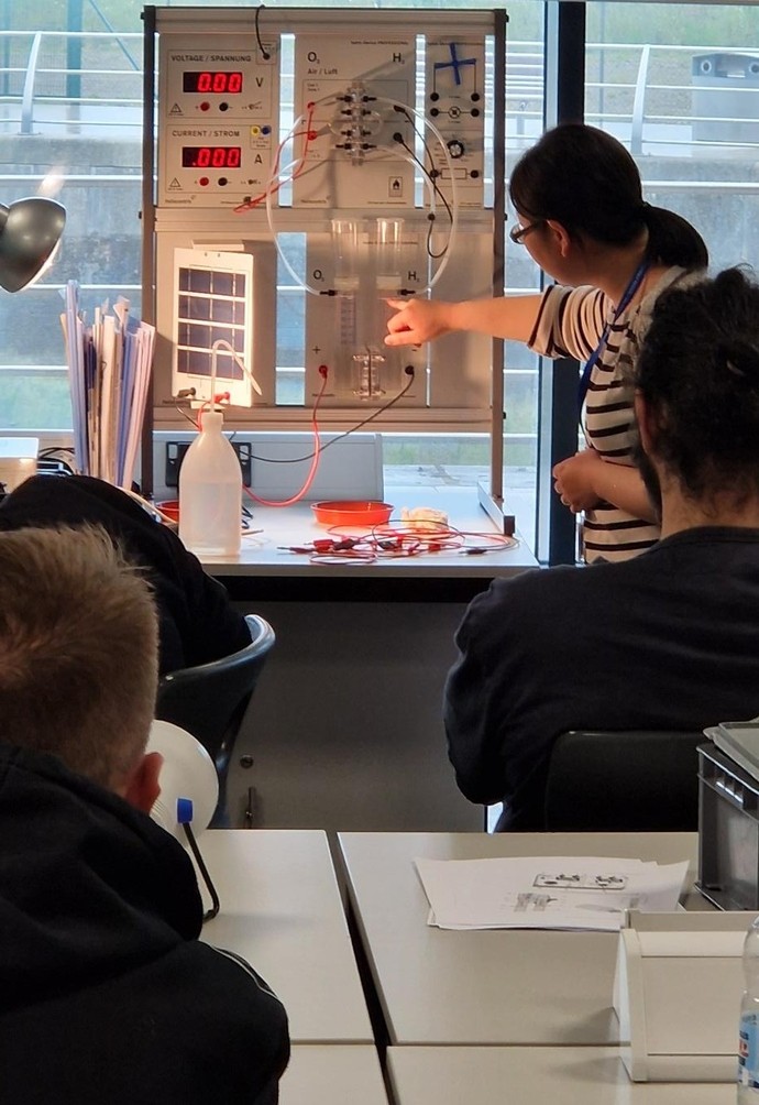lecturer showing the students what to do in the workshop
