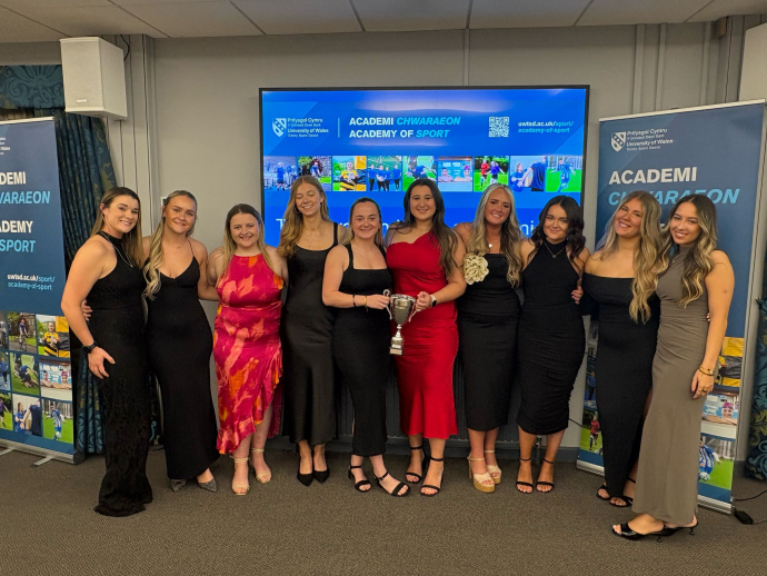 a group shot of the UWTSD Netball Team 