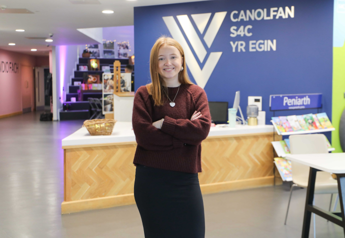 image of Manon John standing in front of yr Egin's reception 