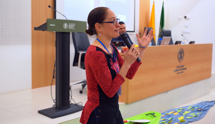Mache speaking in the conference