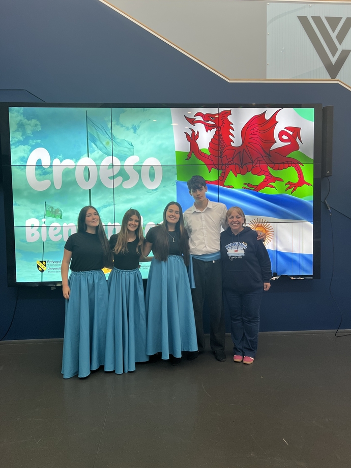 Image of students from Patagonia visiting the Carmarthen Campus 