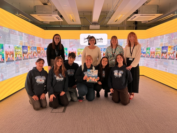 Students from Patagonia with the Welsh Language Services Centre 