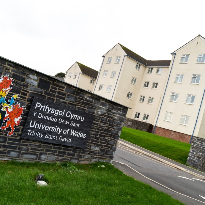 external image outside Carmarthen campus accommodation by entrance