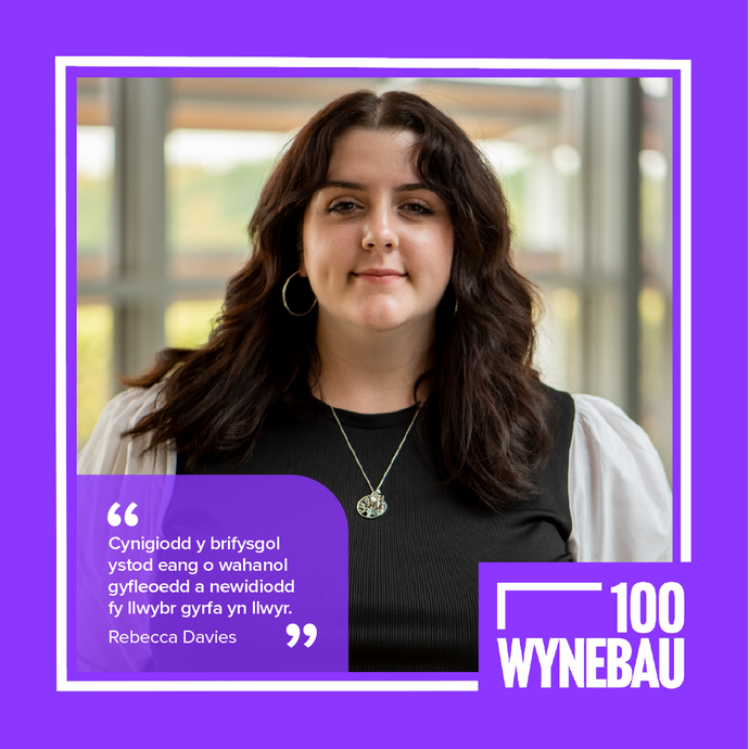 Rebecca Davies sy'n rhan o ymgyrch 100 wynebau