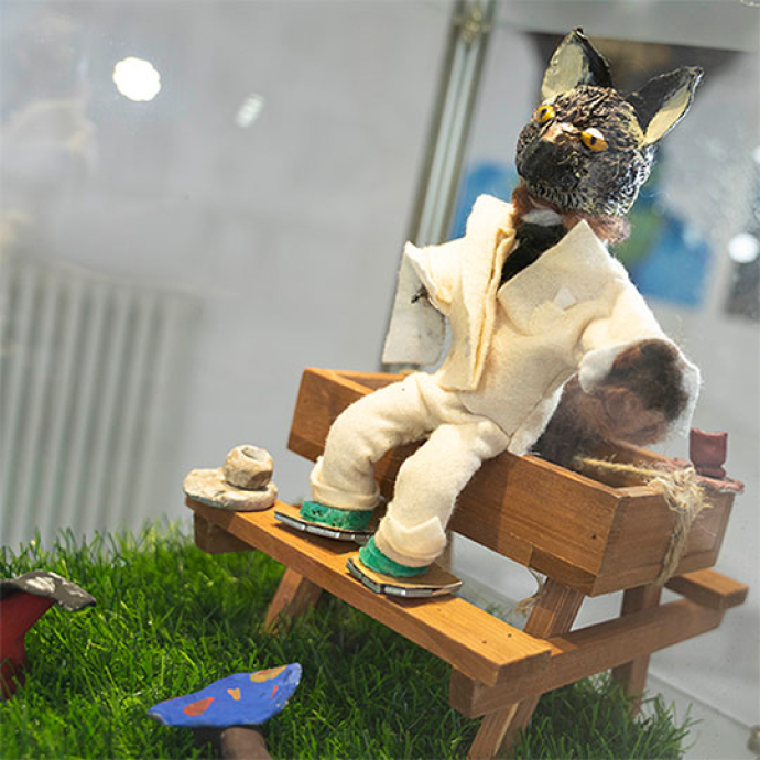 art and design of a fox sculpture on a pick-nic bench