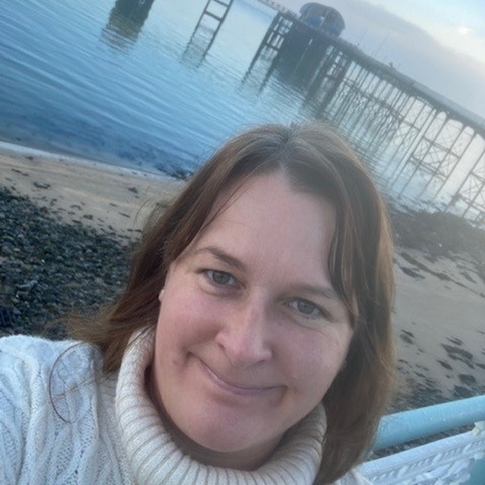 Dr Ceri Phelps Headshot