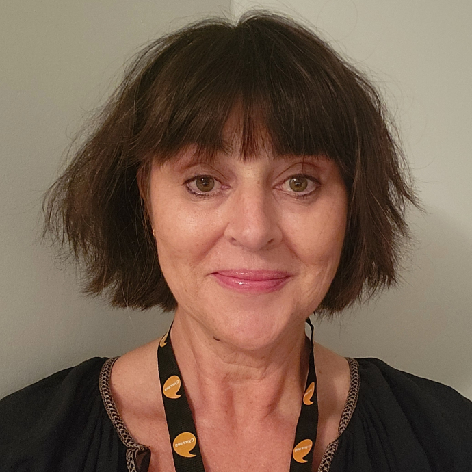 Cerys Davies Headshot