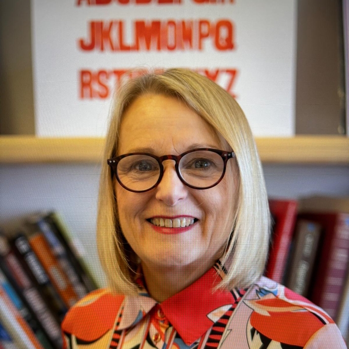 Donna Williams Headshot