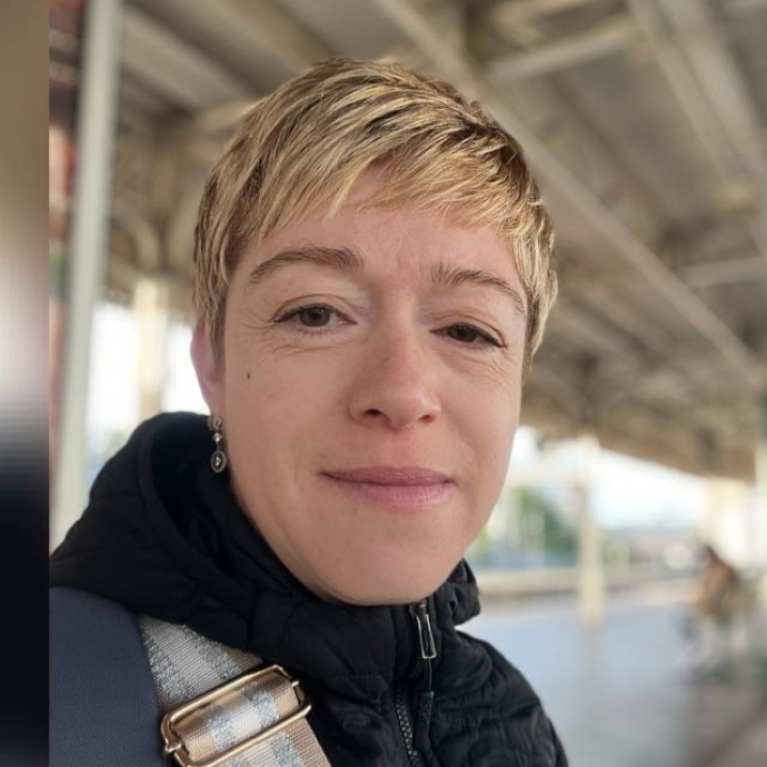 Lara Hopkinson Headshot