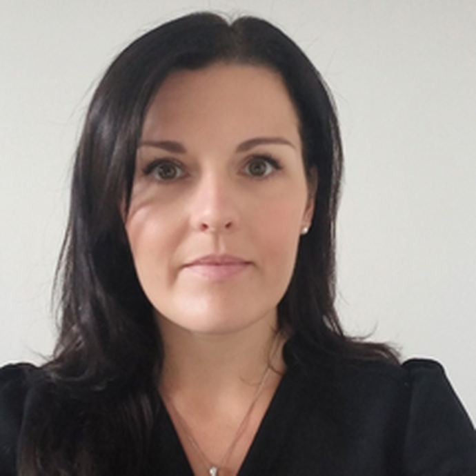 Laura Knight Headshot