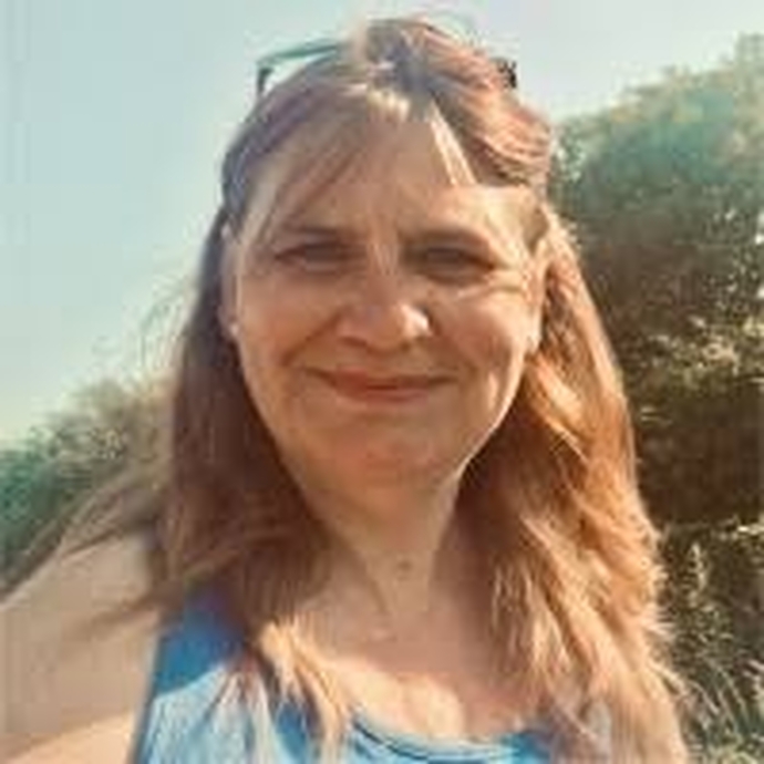 Louise Emanuel Headshot