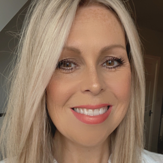 Mari Powell Headshot