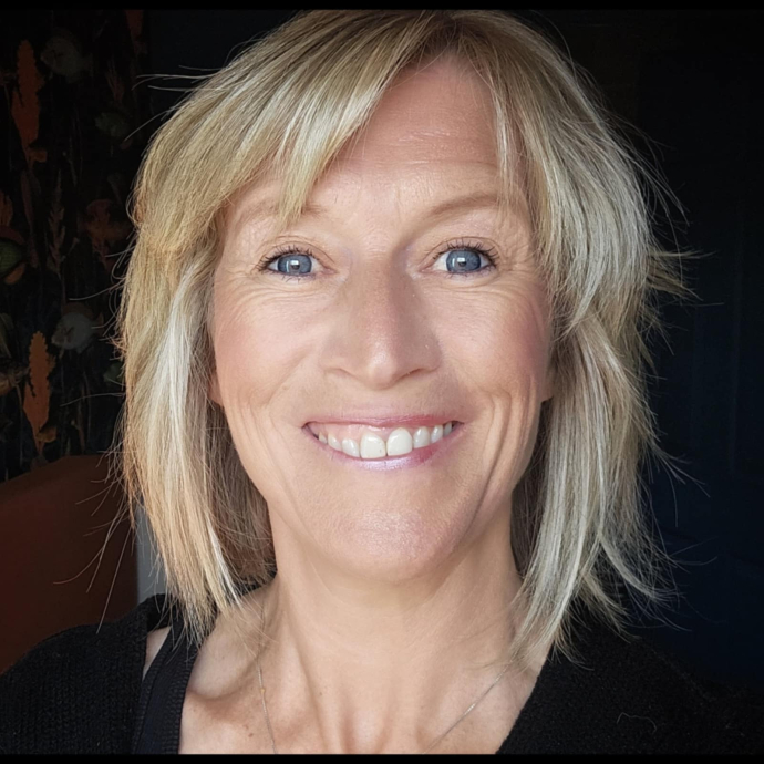 Angharad Rees Headshot