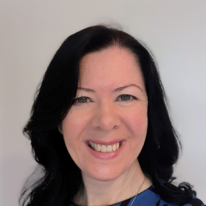 Julie Thomas headshot