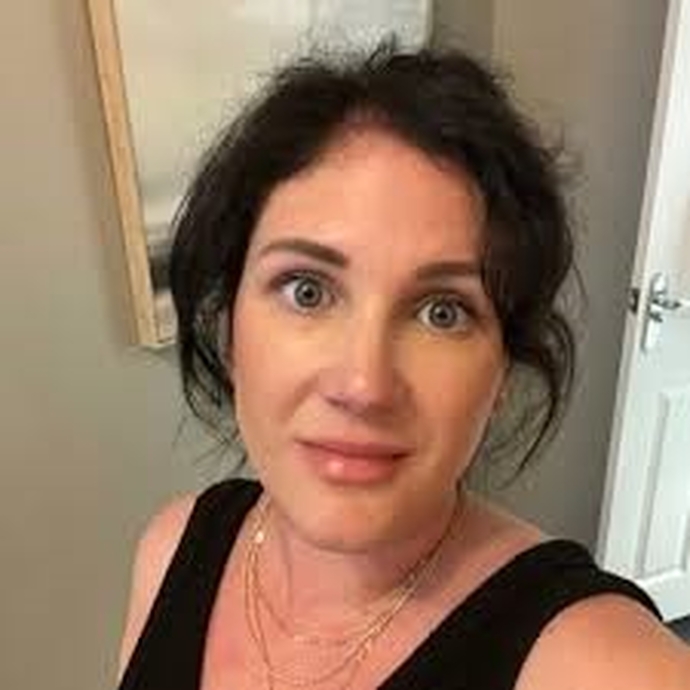 Laura James Headshot